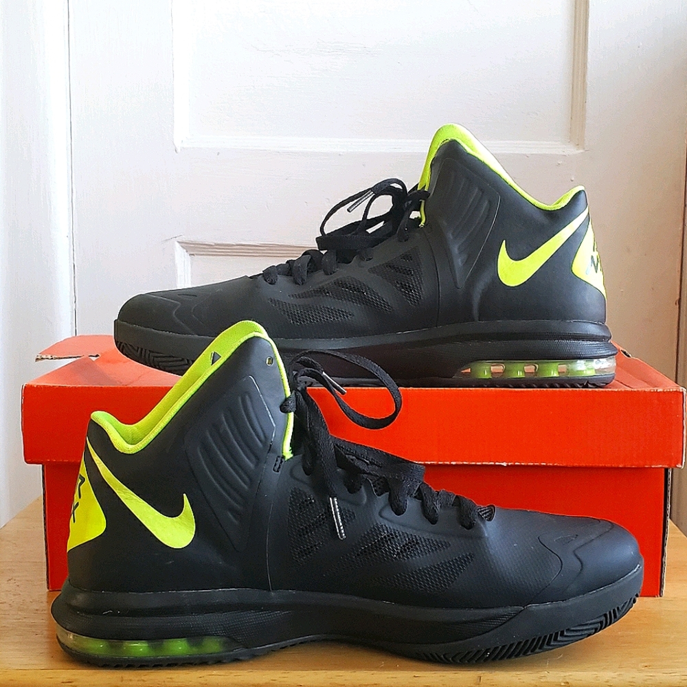 NIKE AIR MAX HYPERAGGRESSOR BASKETBALL SHOE